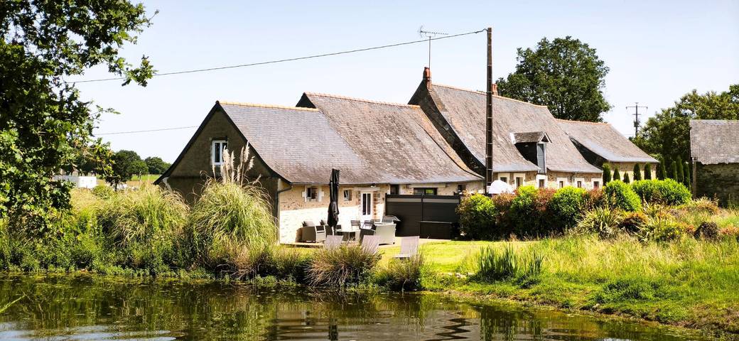 Ferienhaus „Le Duo du Domaine de l’Epinay“ mit Terrasse, privatem Garten und Wlan in Château-Gontier-sur-Mayenne, Mayenne