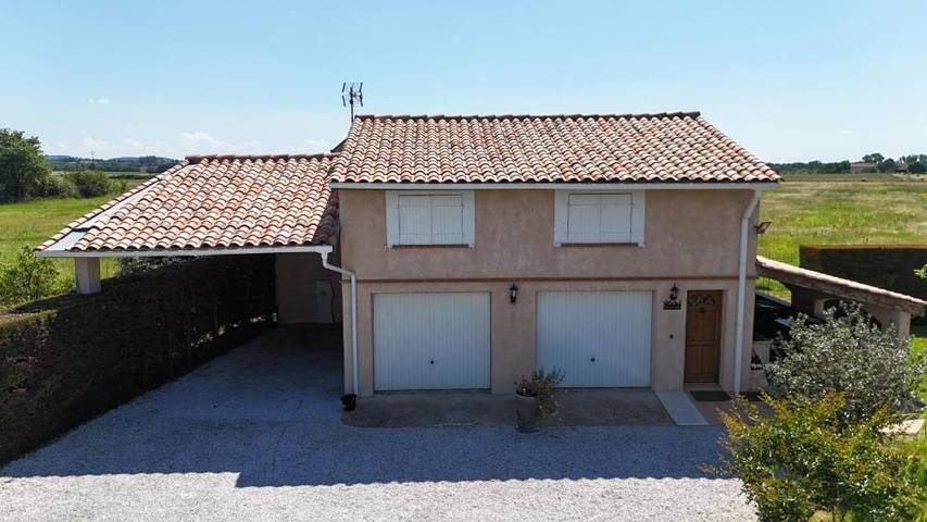 Appartement de vacances pour 5 personnes, avec Terrasse ainsi que Jardin et Piscine