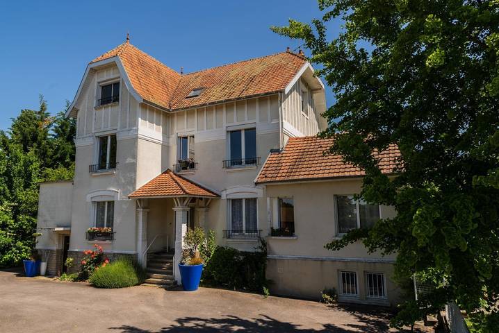 Chambre d’hôte pour 6 personnes, avec Terrasse et Jardin à Fouchères