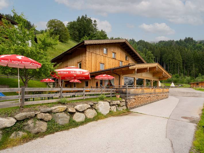 Ferienwohnung für 16 Personen, mit Terrasse und Garten in Hippach