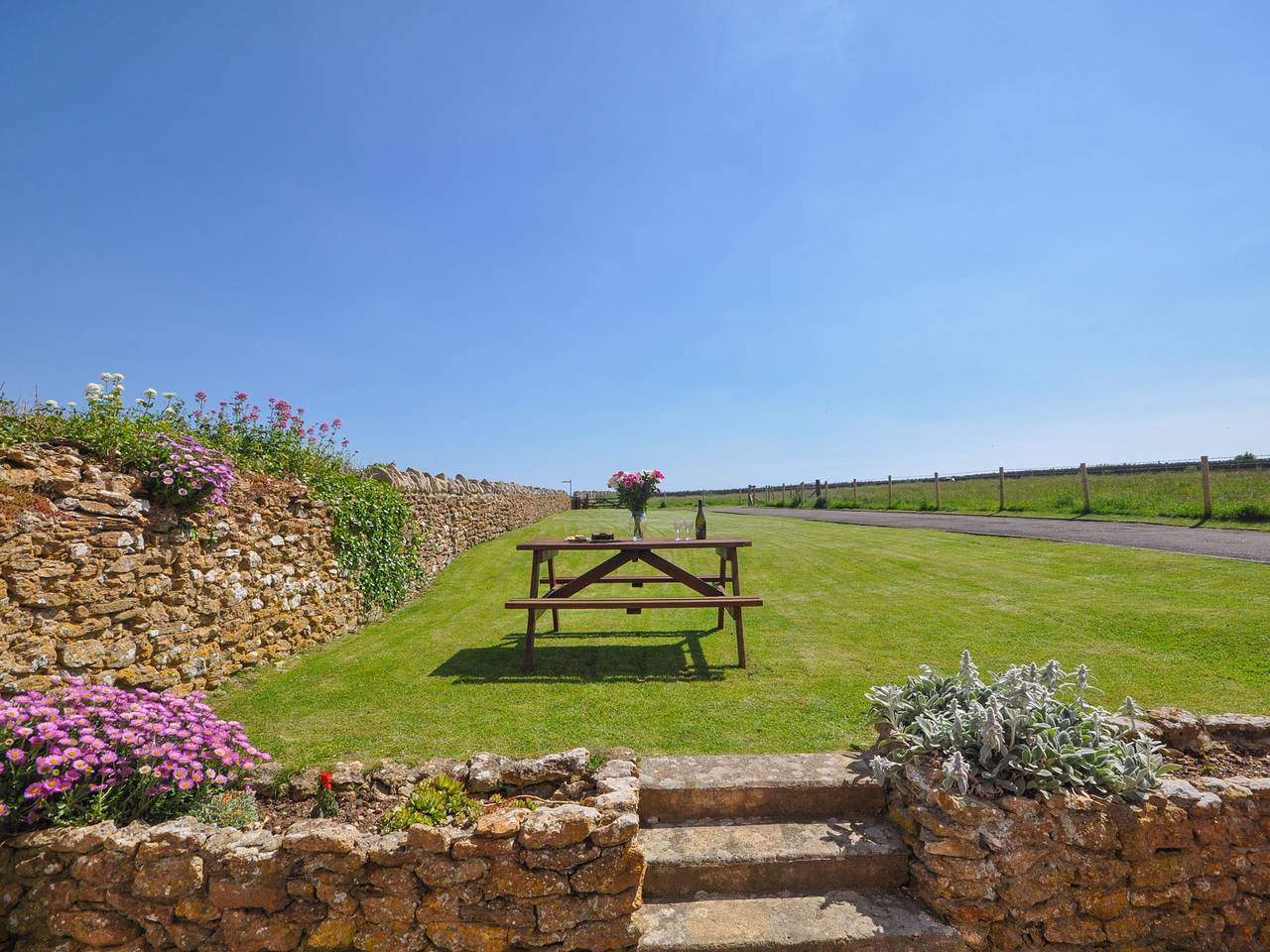 Cliff Farm No. 2 Cottage in Burton Bradstock, Dorset