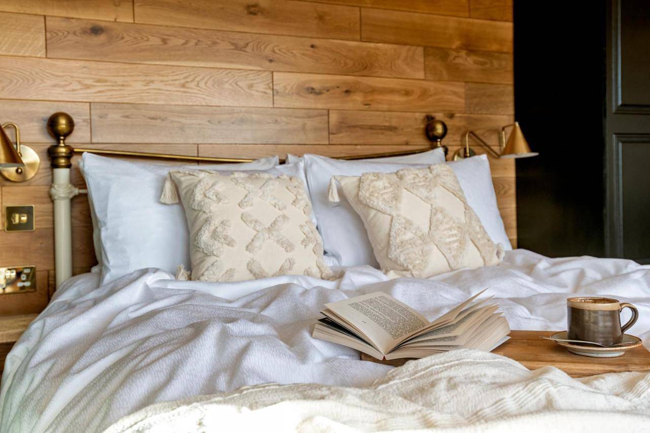 Alba - Charming boutique forest view cabin with hot tub in Ballater in Ballater, Cairngorms National Park