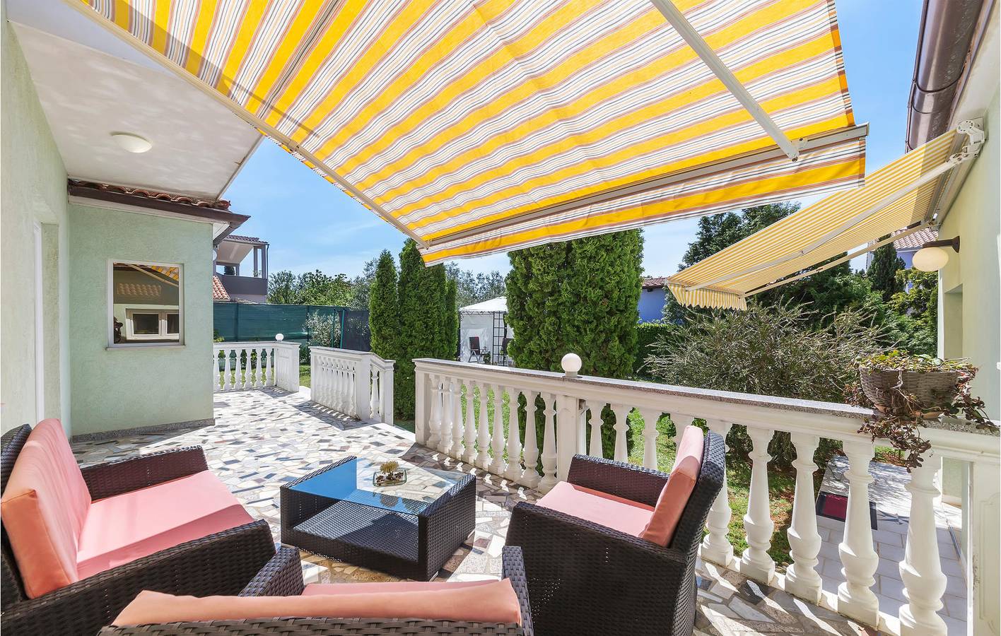 Ganze Ferienwohnung, Gemütliche Ferienwohnung in der Nähe des Flughafens Pula mit Terrasse und guter Anbindung an die Küste in Valtura, Südküste Istrien