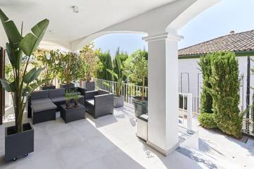 Villa for 8 Guests in Urbanización Los Verdales, Marbella, Picture 3