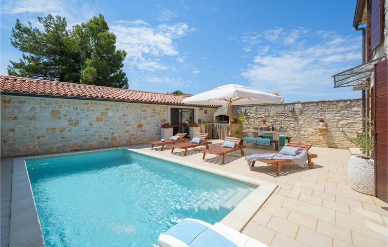 Charmante 134 m² große Wohnung mit Pool, WLAN und Parkplatz in der Nähe des Restaurants Dado in Bale, Rovinj und Umgebung