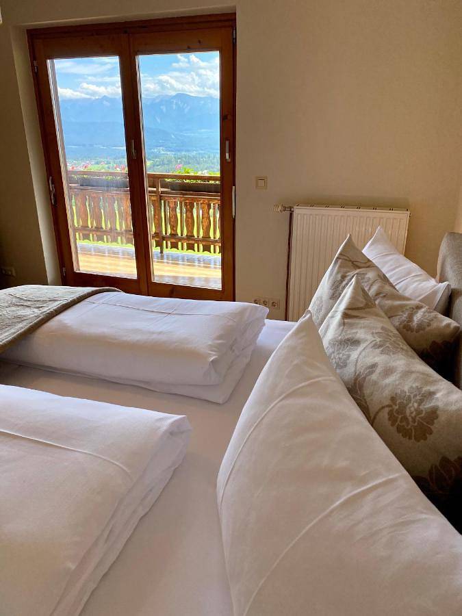 Ferienhaus für 4 Personen, mit Ausblick und Garten sowie Seeblick, mit Haustier am Wörthersee