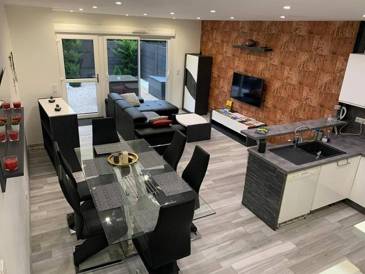 Location de vacances pour 6 personnes, avec jardin à Buchères - 2