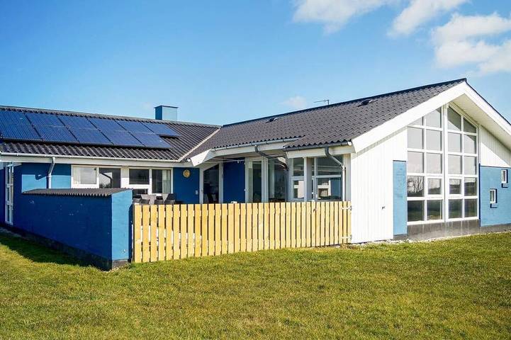 Ferienhaus für 12 Personen, mit Whirlpool und Pool sowie Terrasse und Sauna, mit Haustier in Kærgården