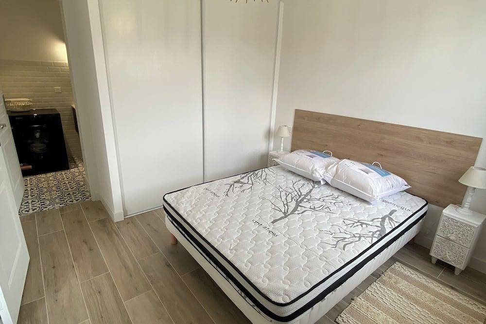 Appartement entier, Ajaccio magnifique t2 neuf 4p centre ville clim wifi parking privé bord de plage in Ajaccio, Golfe D'Ajaccio