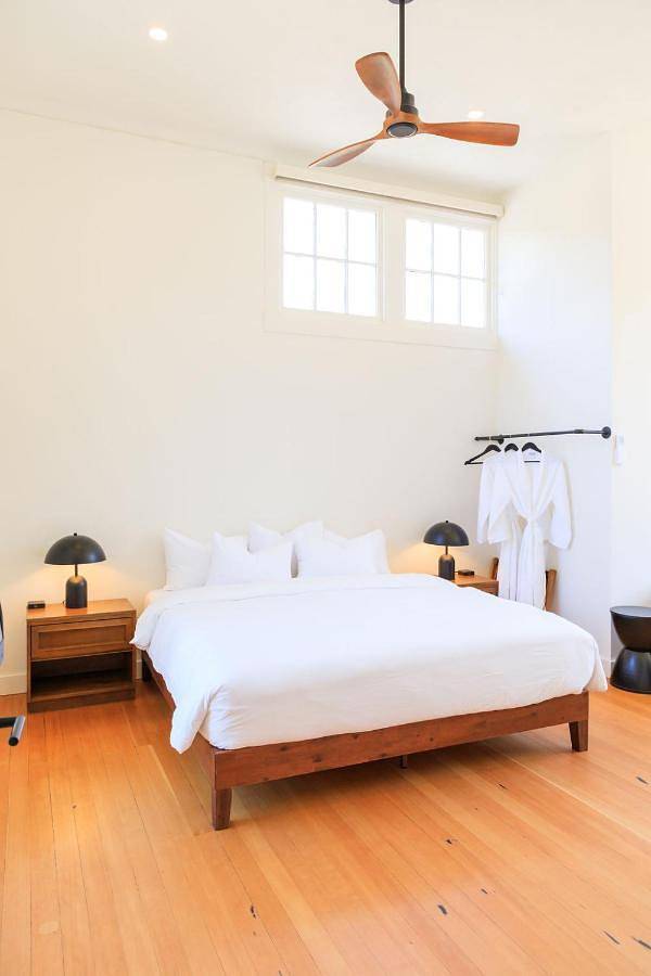 Hotel para 4 personas, con jacuzzi además de jardín y balcón - 1