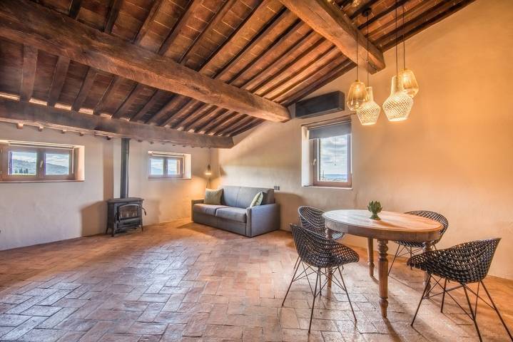 Hel lägenhet, Apartment "La Porticina" with Wi-Fi & A/C in Montalcino, Val d'Orcia