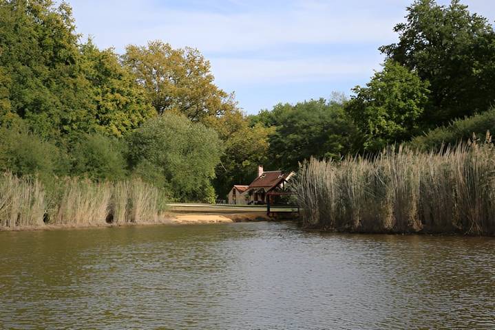 Maison de pêcheur pour 4 personnes, avec jardin ainsi que terrasse et vue sur le lac, animaux acceptés dans Loiret - 3