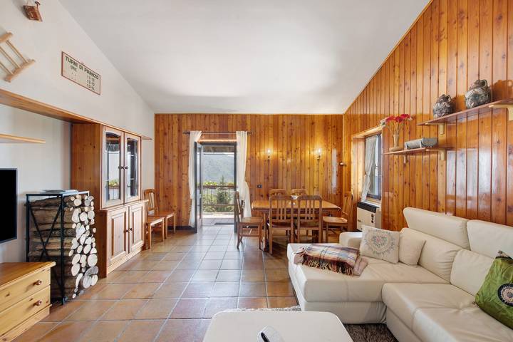 Ganze Wohnung, Ferienwohnung 'Baita Piero e Afra' mit Bergblick, Balkon und Wlan in Treviso Bresciano, Gardasee-Berge