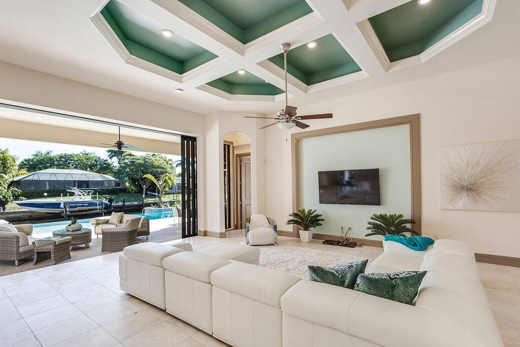 Paradise Luxurious Boater‘s Dream Pool & Spa Vacation Mansion - Royal Harbor in Naples (FL), Southwest Florida