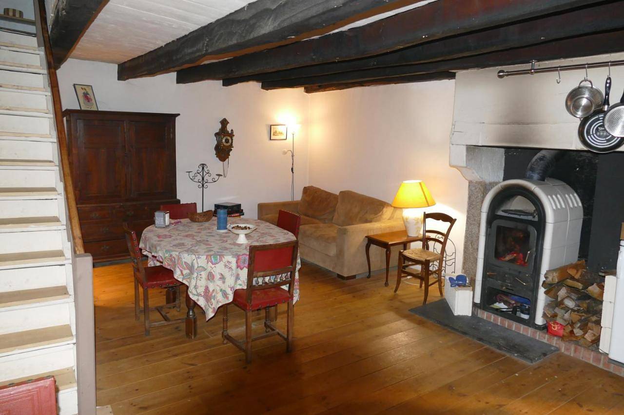 Three-Bedroom House in Bujaleuf, Région de Limoges