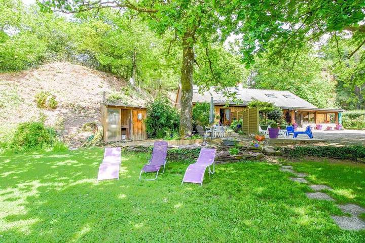 Location de vacances pour 4 personnes, avec Terrasse ainsi que Jardin et Piscine à Guichen