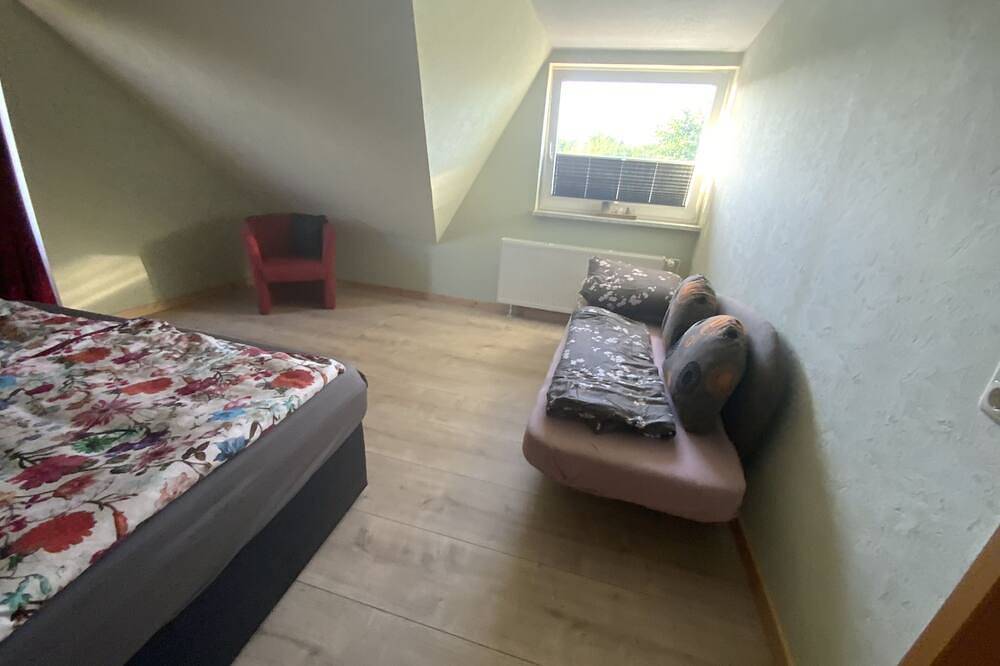 Entire apartment, Quiet apartment with bright conservatory and again with pool! in Buddenhagen, Wolgast