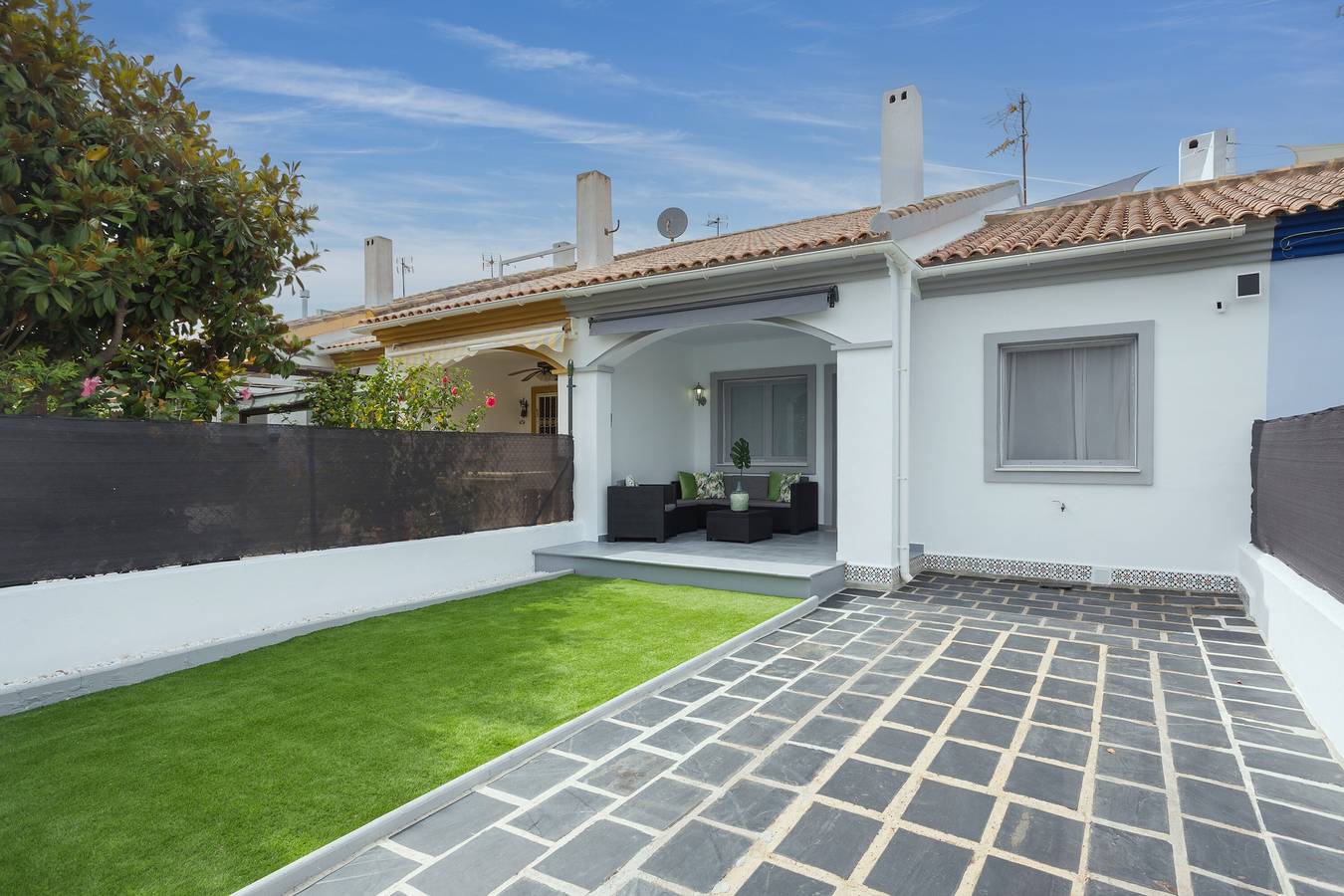 Holiday Home 'Mediterranean Breeze Beach House' with Private Terrace, Wi-Fi and Air Conditioning in el Verger, Costa Blanca