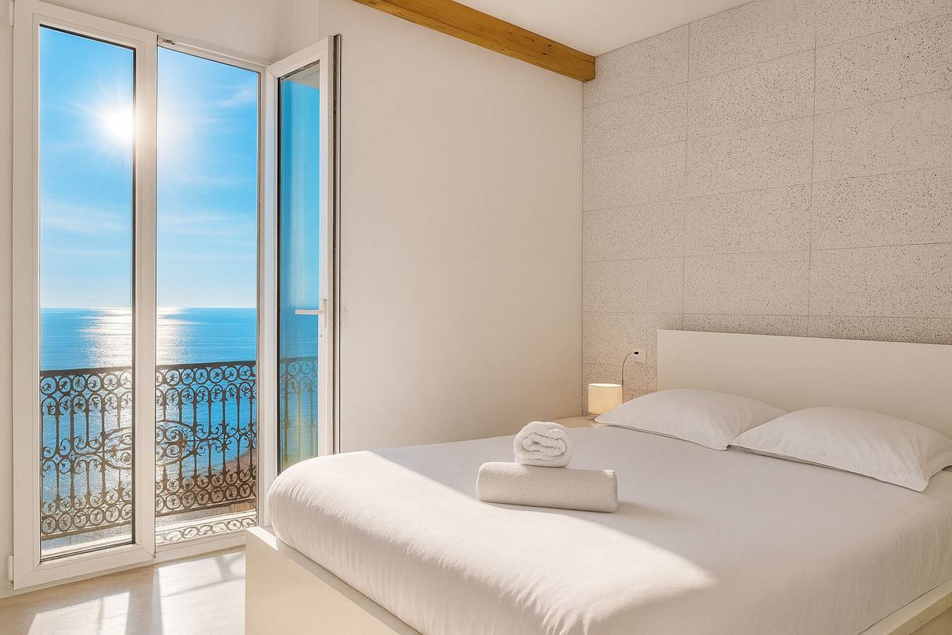 Entire apartment, 2 rooms with 180° view on sea and Monaco in Beausoleil, Nice region