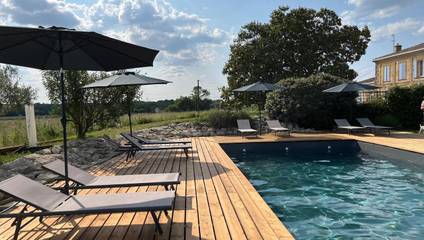 Location de vacances pour 6 personnes, avec piscine ainsi que terrasse et jardin à Civrac-de-Blaye