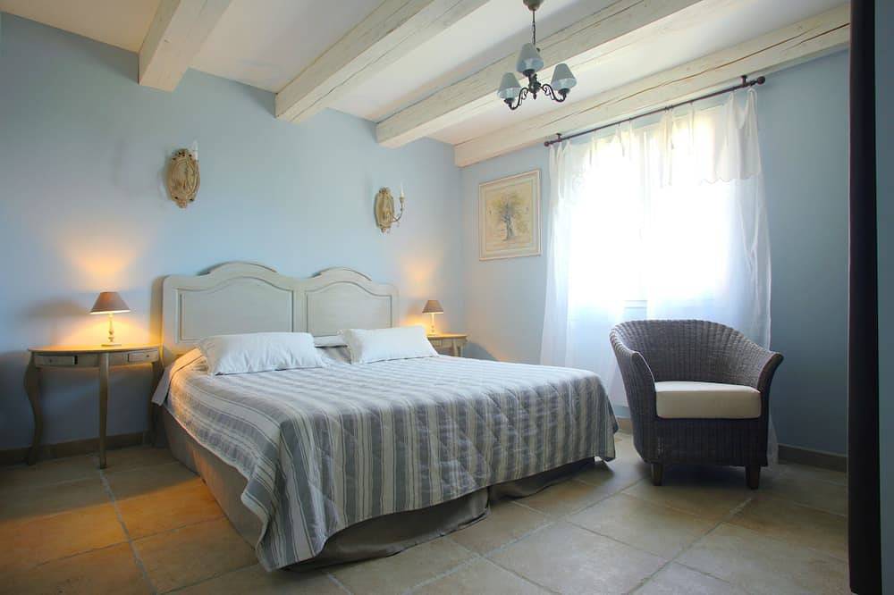 Forcalquier, Villa Avec Trois Chambres et Piscine Privée Chauffée in Forcalquier, Regionaler Naturpark Luberon