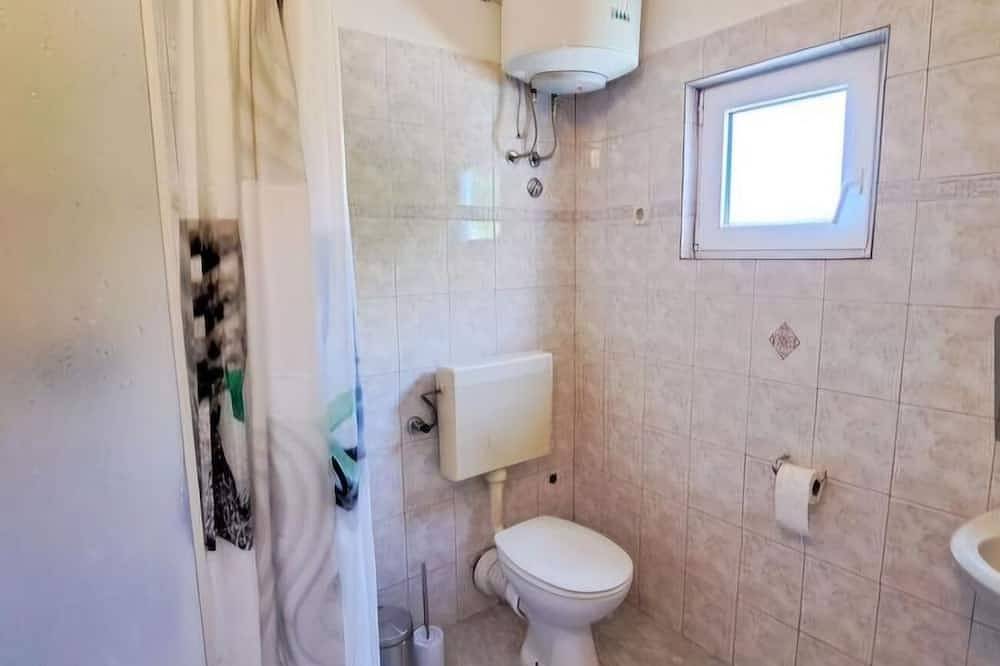 Ganze Wohnung, 1-Zimmer-Ferienwohnung mit Terrasse und Meerblick Medici, Omis in Mimice, Split-Dalmatien