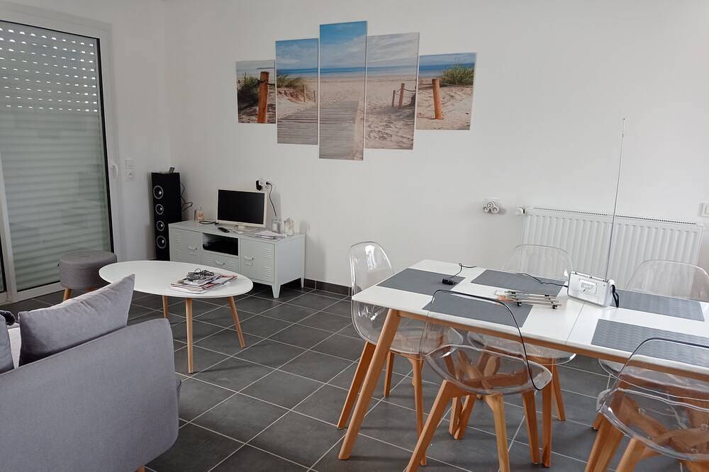 3* House With Garden And Terrace (sleeps 8) in Pont-L'Abbe in Pont-l'Abbé, Côte de Cornouaille