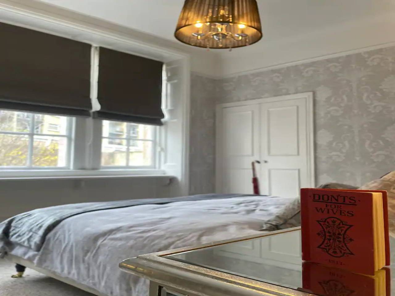Entire apartment, Bijoux Central Bath Period Apartment and Parking - Pass the Keys in Bath, Bath & North East Somerset