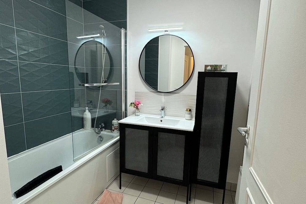 Ganze Wohnung, Big apartment, fully equipped, excellent for familly and long stay in Paris in Clichy, Hauts-de-Seine