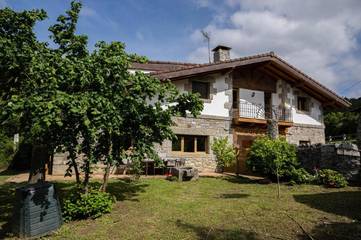 Location de vacances pour 8 personnes, avec vue et jardin à Gautegiz Arteaga