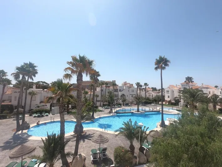 Apartamento de vacaciones para 6 personas, con jardín y piscina además de piscina para niños y vistas, Se admiten mascotas - 1