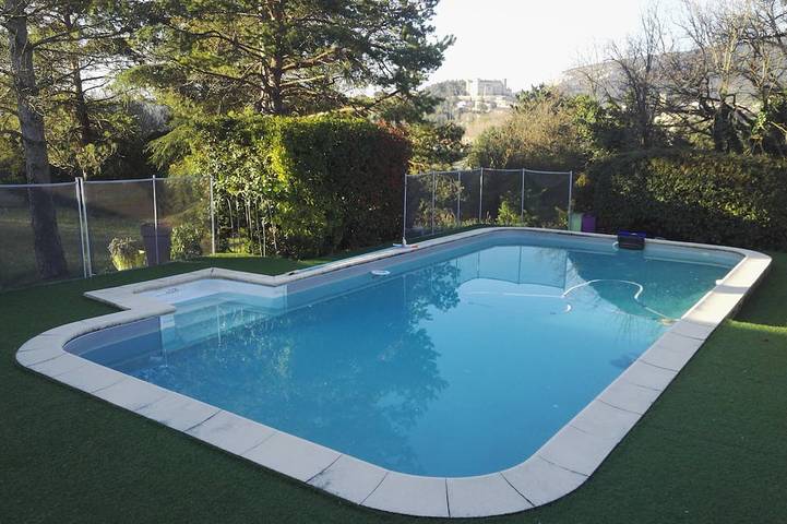 Gîte pour 2 personnes, avec jardin et terrasse à Mirabeau