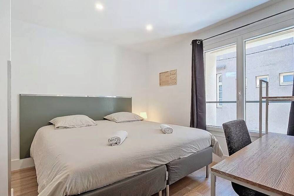 Entire apartment, *Residence Le Théâtre* Le Noir, Spa, central location in Moulins, Allier