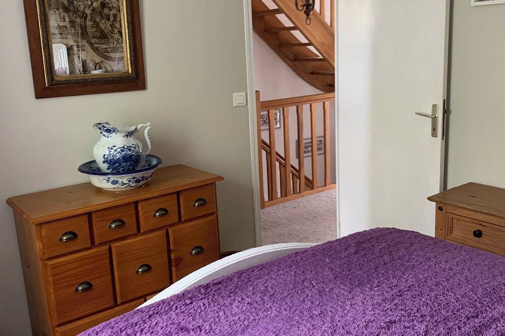 Countryside Cottage 3 Bedrooms Sleeps 6 Heated Pool Pet Friendly Pottery/Craft in Plouguenast, Côtes-d'Armor