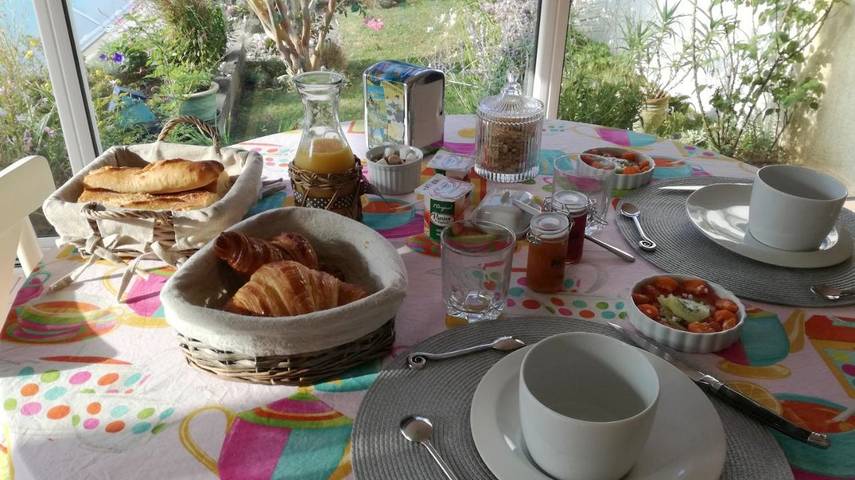 Location de vacances pour 2 personnes, avec vue ainsi que jardin et piscine à Lagord - 3