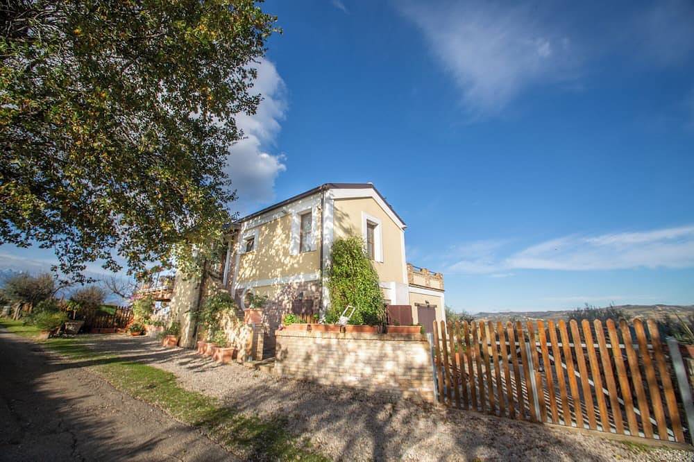 Casa vacanza a Collecorvino a partire da 151€ a notte