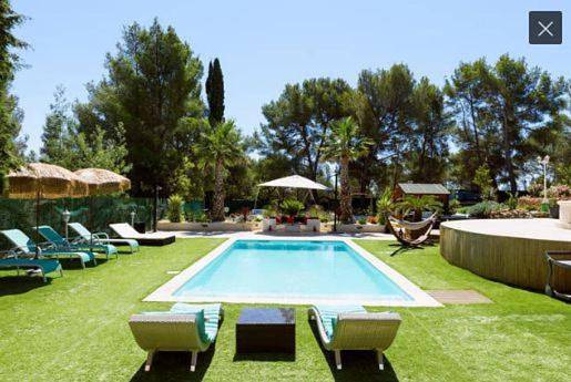 Villa pour 13 personnes, avec jacuzzi ainsi que jardin et piscine à la La Ciotat - 2