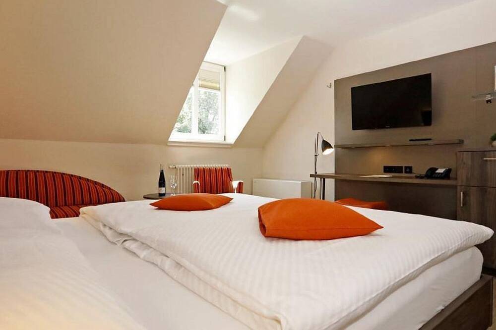 Doppelzimmer Du/Wc m. Dachschräge - Landhotel Altes Wasserwerk Gbr in Freinsheim, Pfälzer Rheinebene