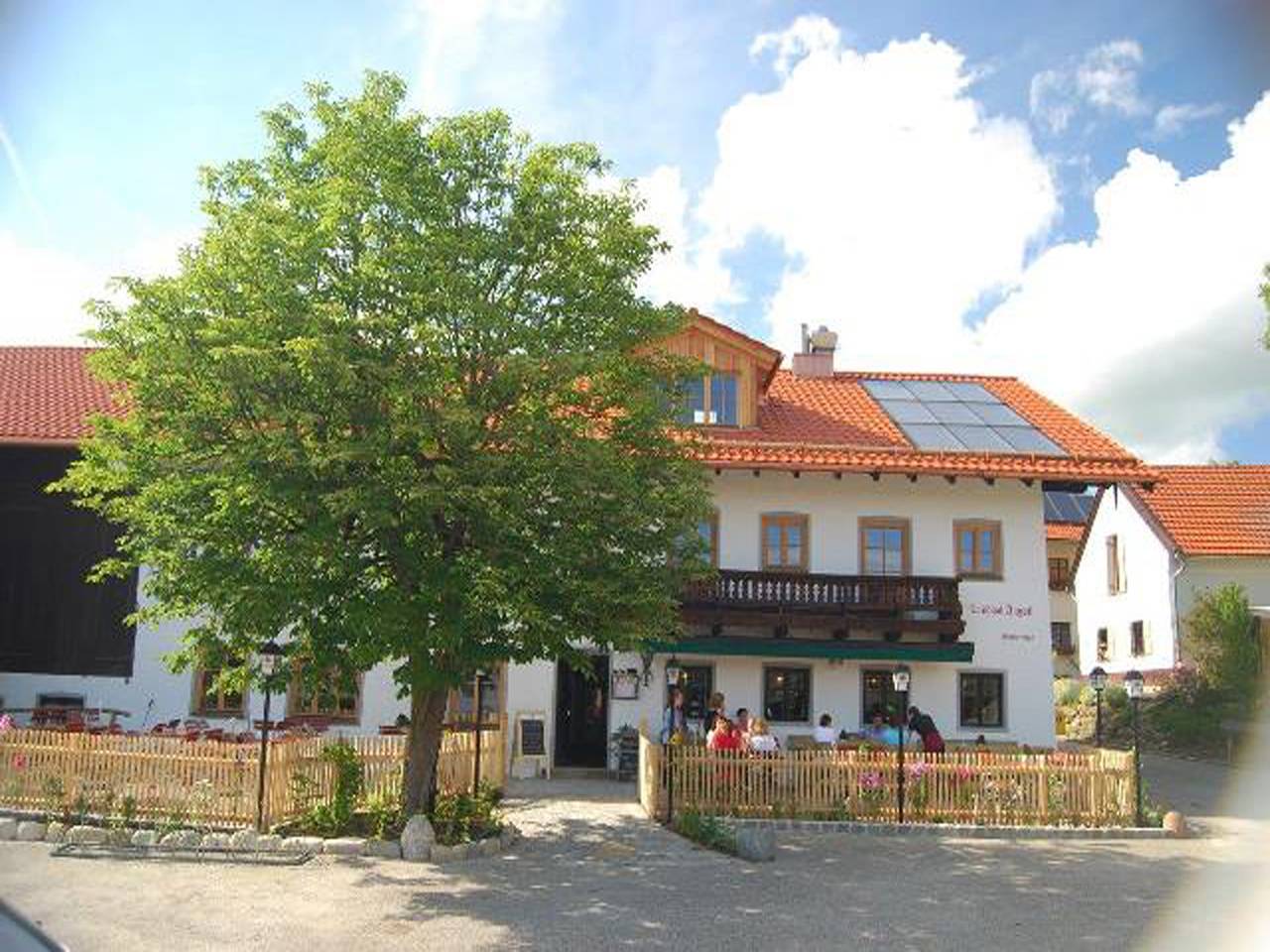 Landhof Angstl - Gästezimmer und Tagungsraum - Doppelzimmer, 18 qm², mit Du/Wc z.B. "d'Bauernstubn" in Höslwang, Chiemsee