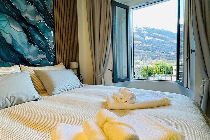 Villa Felix Omegna. Ampia casa moderna per gruppi e famiglie ( 9 ) persone relax in Omegna, Alpi Pennine