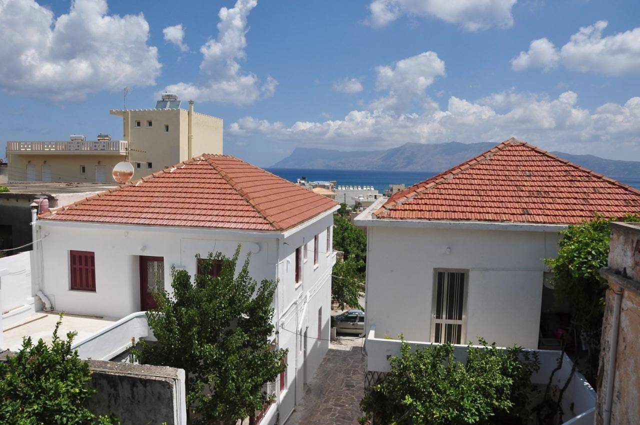 Sea View 3 Bedroom Stone Apartment in the City Center 300m from the Beach in Kissamos, Chania und Umgebung