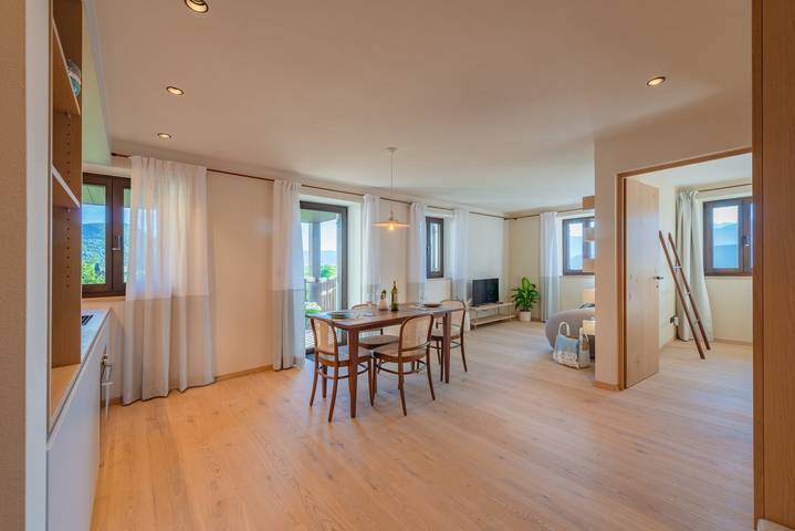 Ferienwohnung für 4 Personen, mit Balkon und Terrasse sowie Garten und Seeblick am Kalterer See - 2