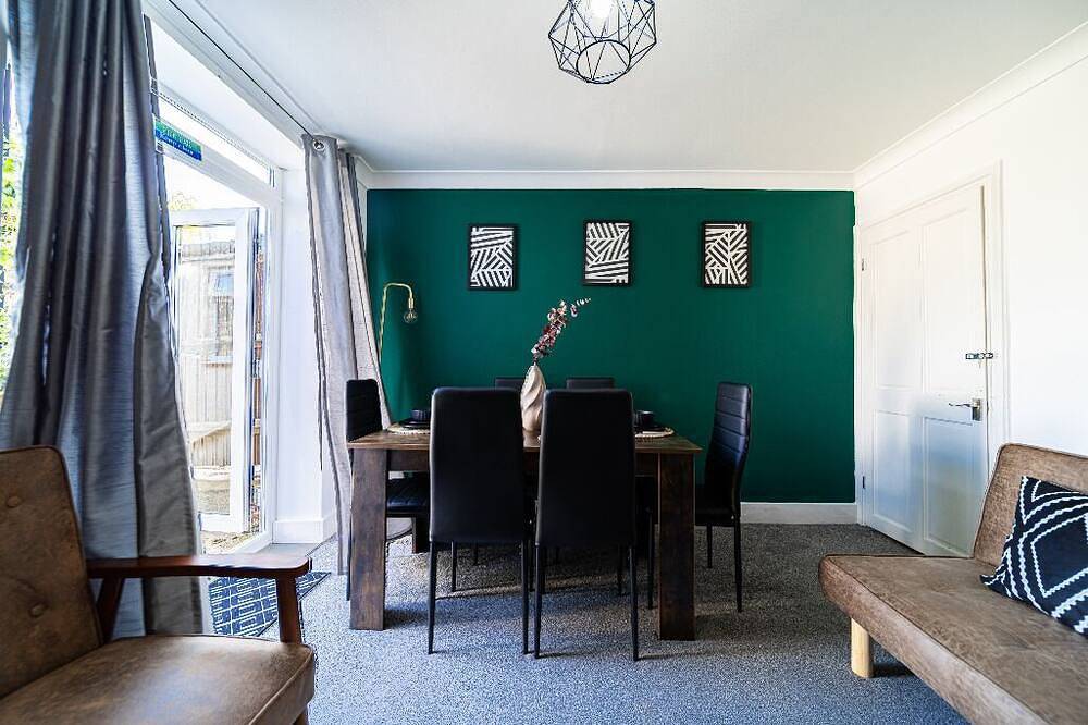 Castle View Haven-Quirky and Cosy 5 Bedroom in Strood/Rochester with Castle view in Rochester, Kent Downs