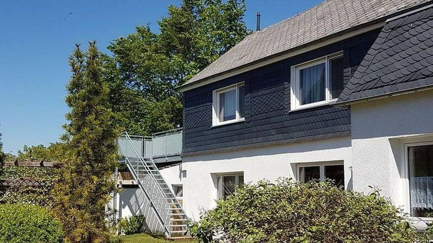Ferieleilighet for 3 personer, med balkong og hage, barnevennlig i Bok