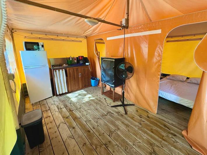 Tente pour 4 personnes, avec bassin pour enfant dans le Var - 3