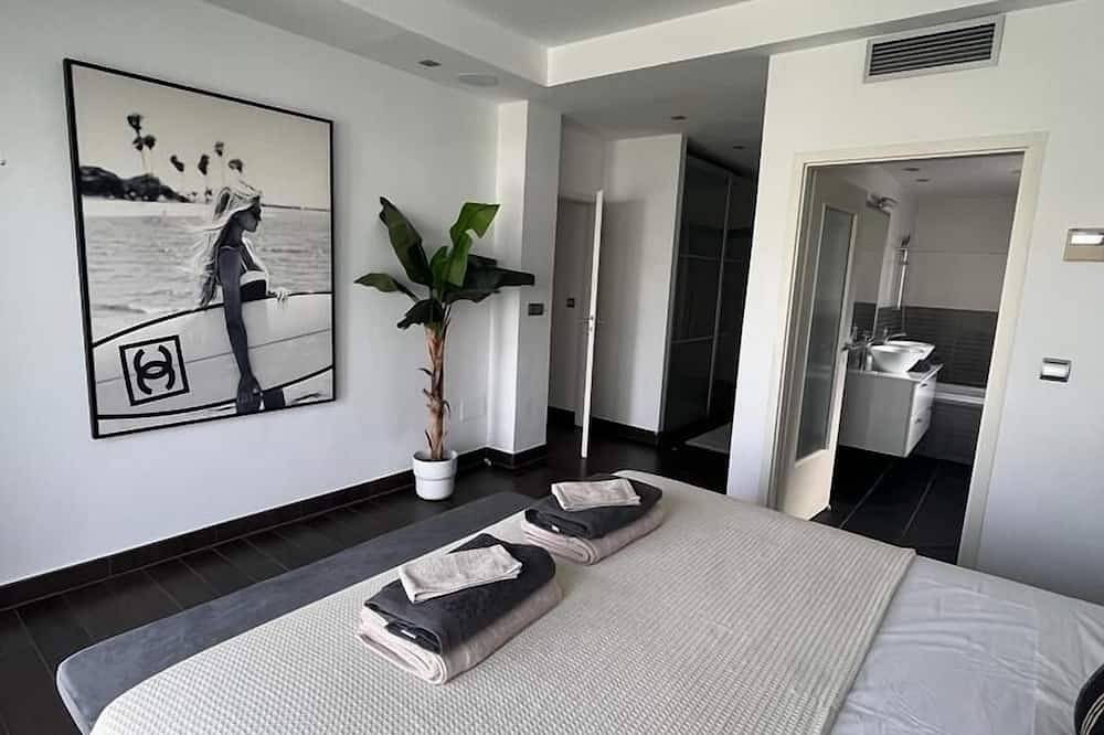 Luxurious villa (4 bedrooms) with heated pool for vacation and workation in La Cala de Mijas, Mijas
