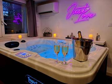 Chambre d’hôte pour 2 personnes, avec jacuzzi ainsi que terrasse et piscine, animaux acceptés à Pourcieux
