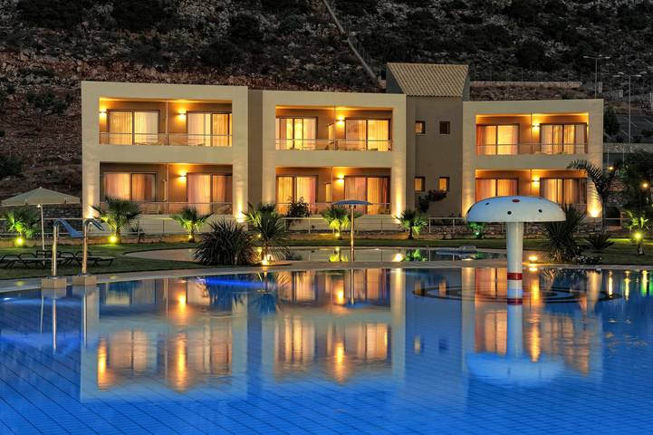Apartamento para 4 personas, con balcón además de jacuzzi y piscina para niños en Creta