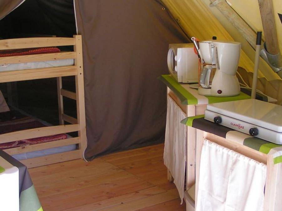 Camping Le Moulin Des Effres **** - Unique 4 personnes - 2 chambres sans sanitaires in Secondigny, Deux-Sèvres