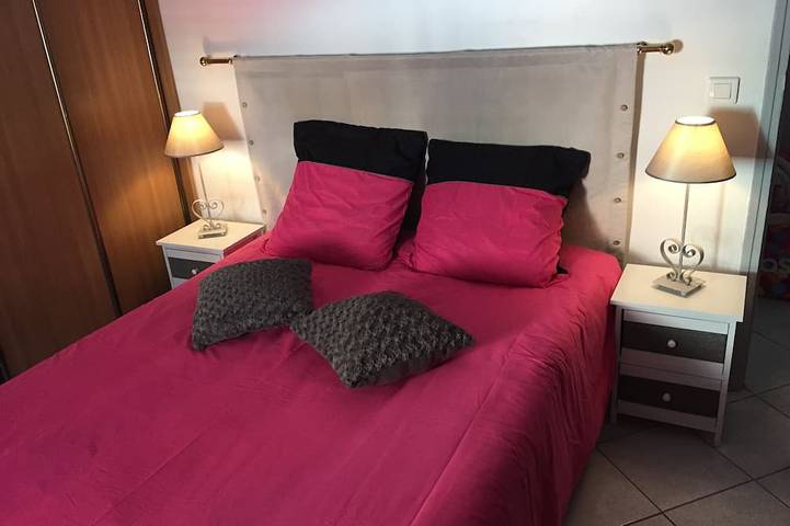 Apartamento entero, En el corazón de la barbilla y los pies en el agua. in Menton, Costa mediterránea (Francia)